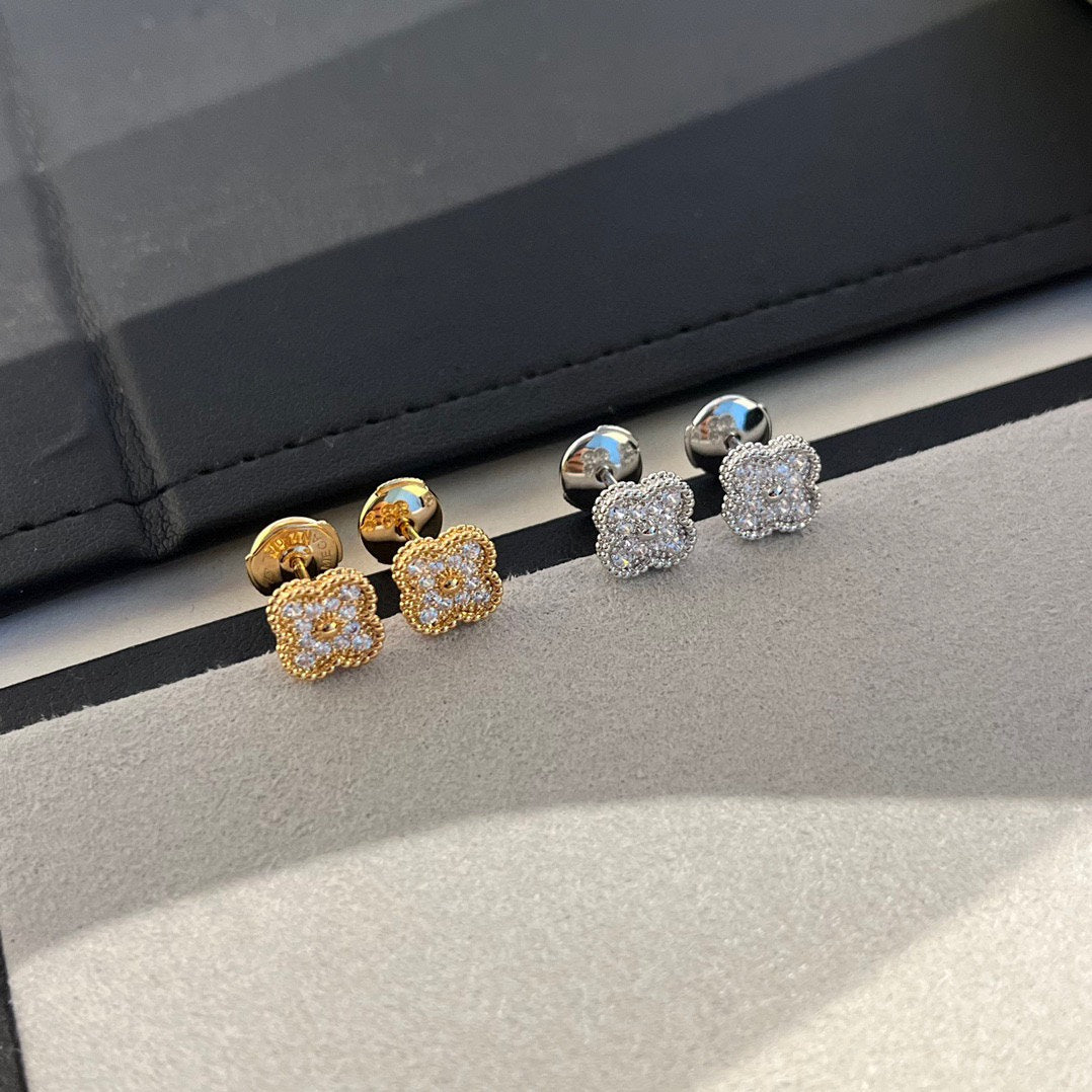 [アンジェラジュエリー]クローバーミニダイヤモンドスタッドピアス