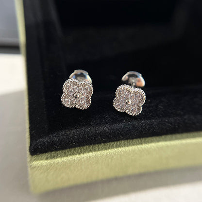 [アンジェラジュエリー]クローバーミニダイヤモンドスタッドピアス