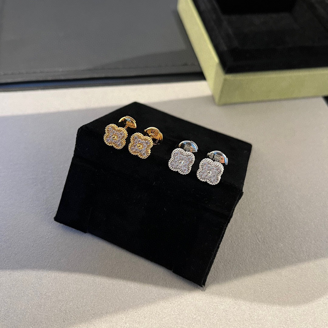 [アンジェラジュエリー]クローバーミニダイヤモンドスタッドピアス