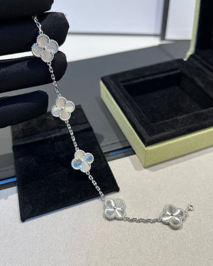 [Angela Jewelry] CLOVER 5 MOTIF LASER BRACELET COLLECTION